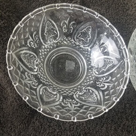 Bowl vntg molded glass Lidded Serving Pattern: Hearts & Fleur De Lys 1970s - Picture 6 of 9